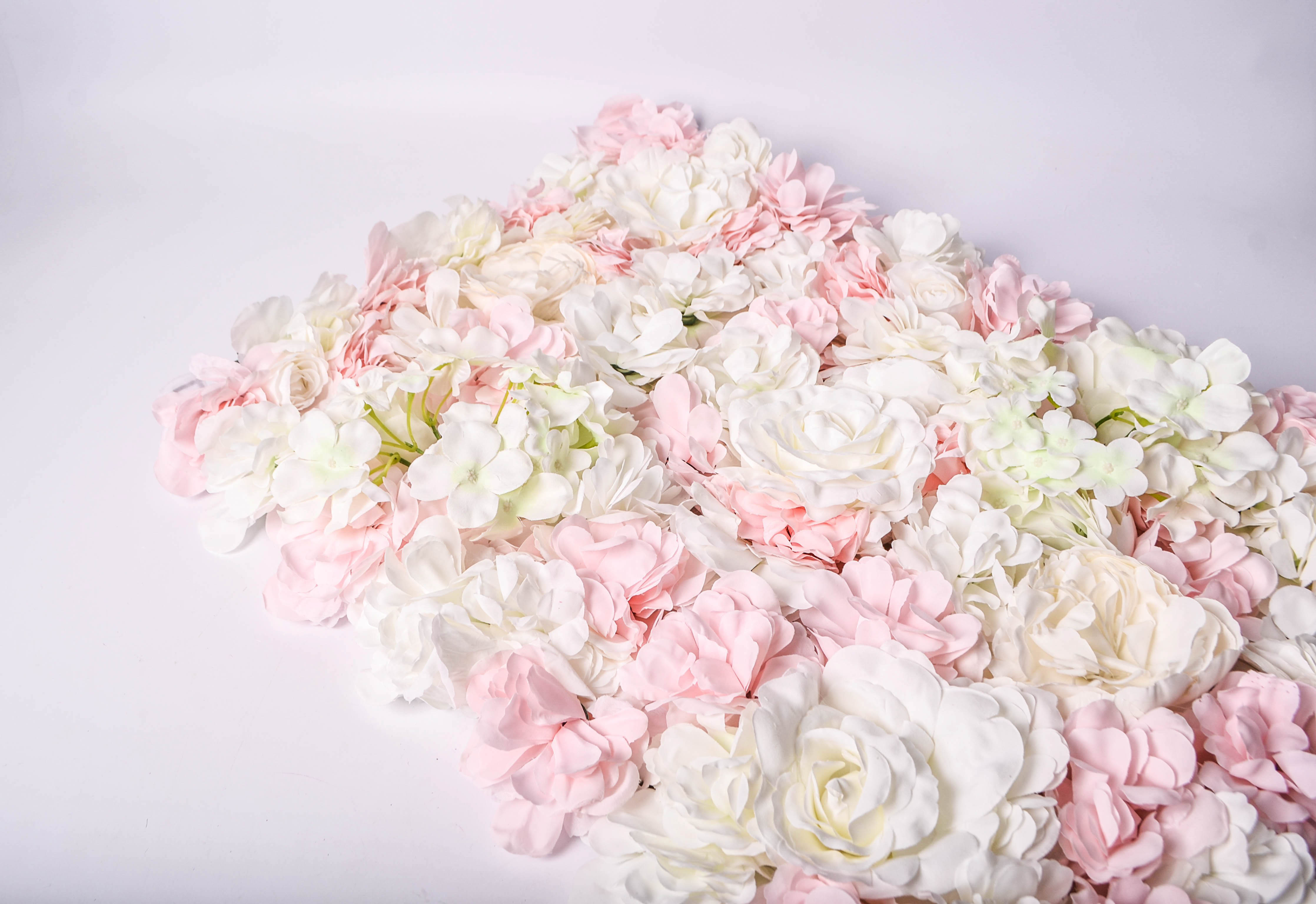 Искуственные цветы на планшете бело-розовый. 40*60 см